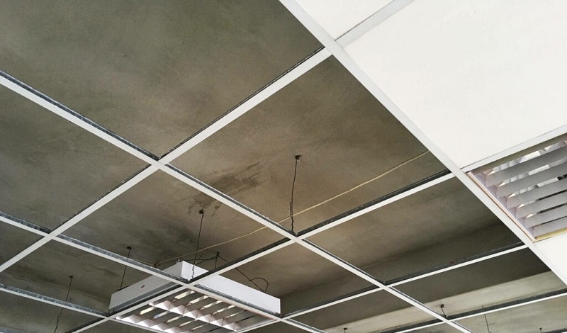 Installing a false ceiling in a wet space